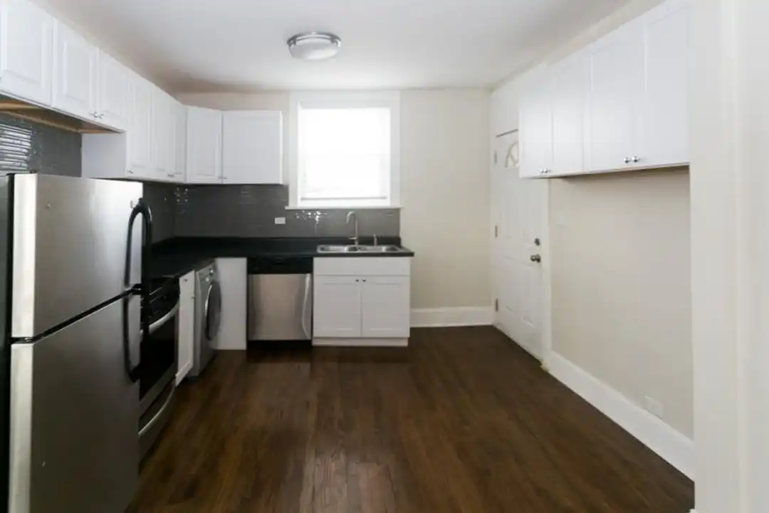 916 W 18th St - View 3