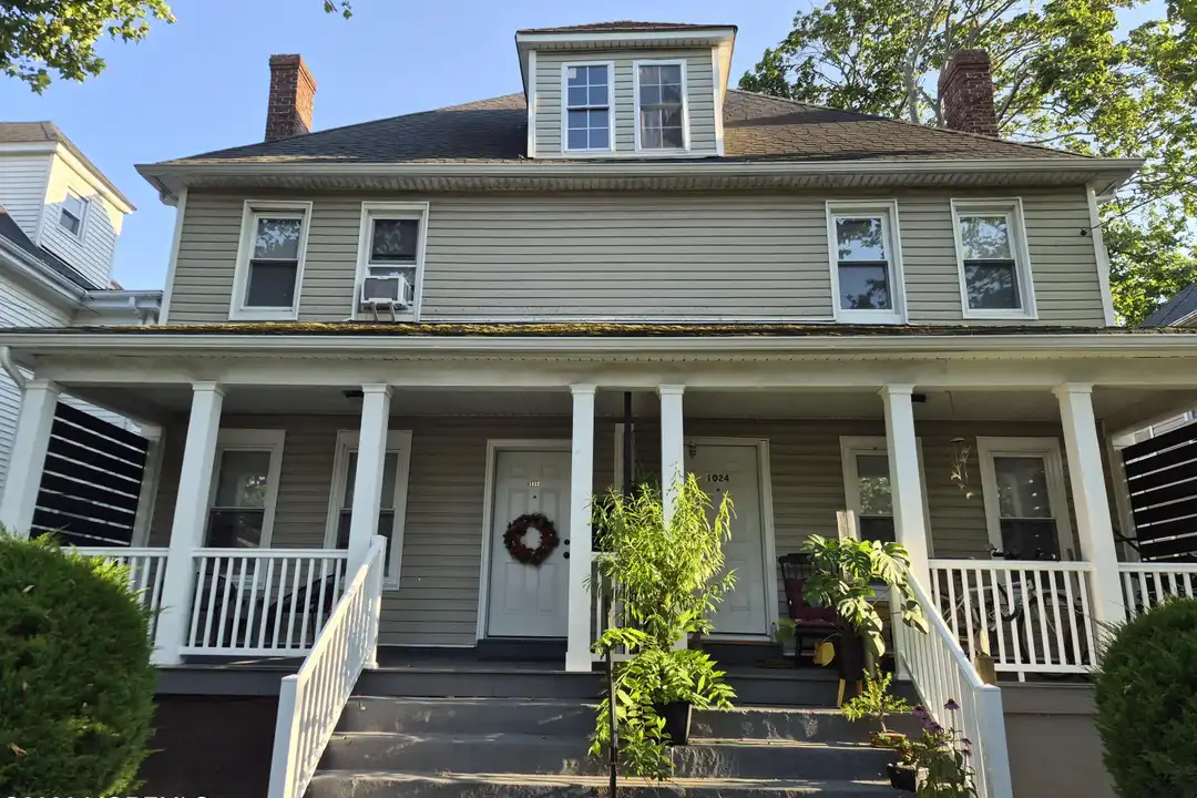 1022-24 Sewall Ave unit 2 – photo 1 of 18