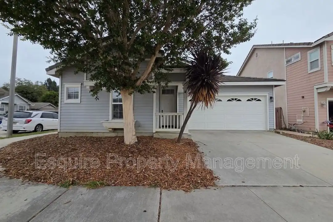 4888 Ellington St - View 2