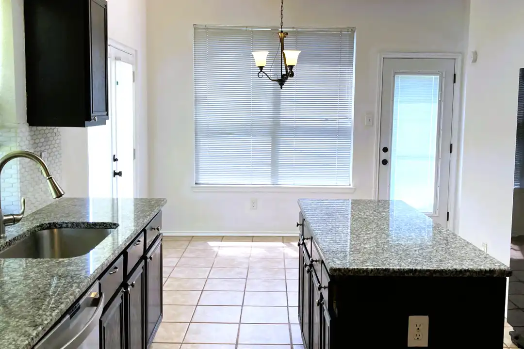2078 Belvedere Dr - View 6
