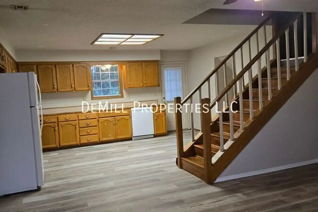 2003 S 18th Ave - View 5