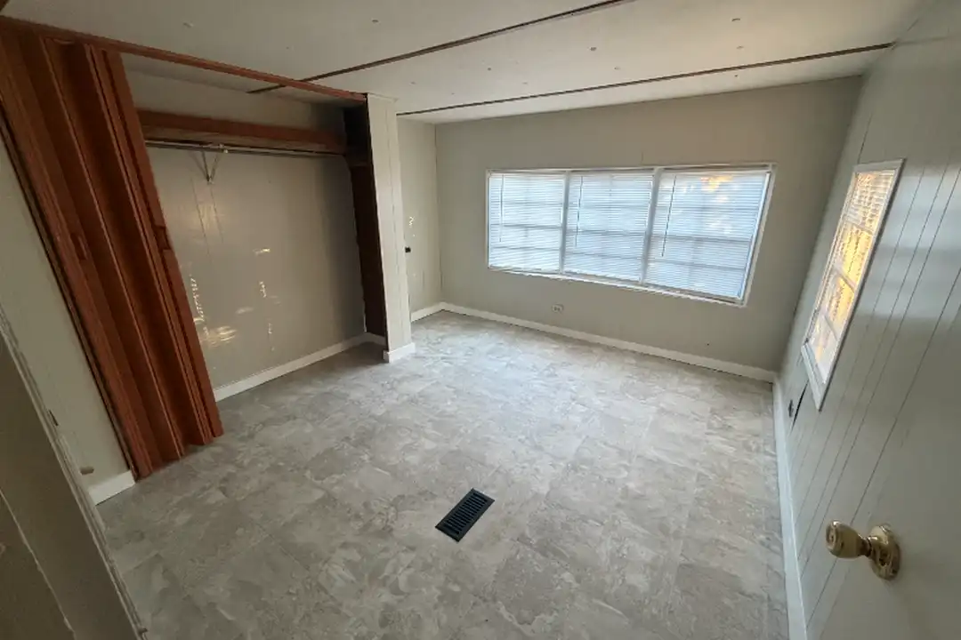 129 Edwards St SE – photo 1 of 6