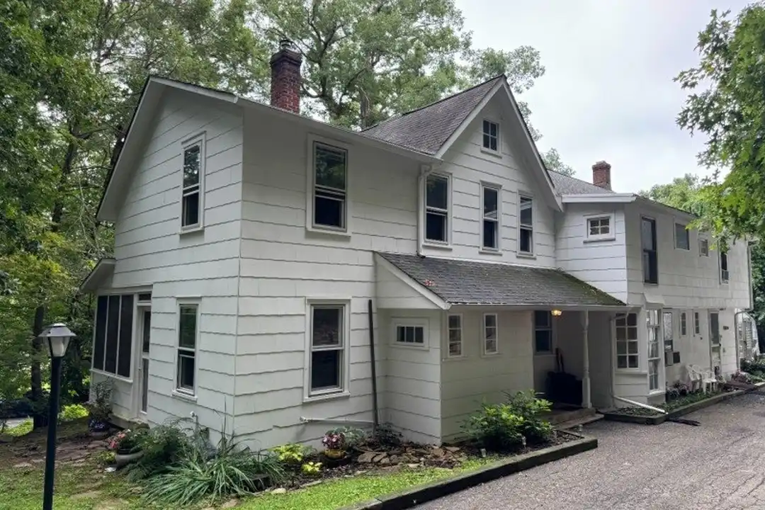 35 N Hillside Ave – photo 1 of 8