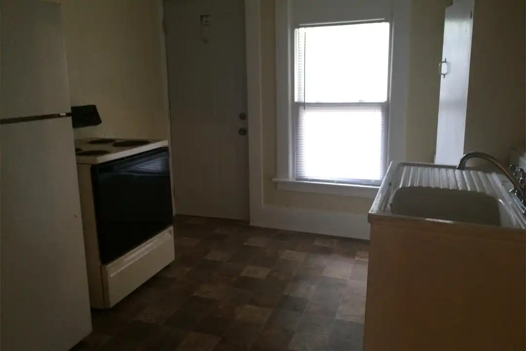 612 W 1st St unit # 2 - View 3