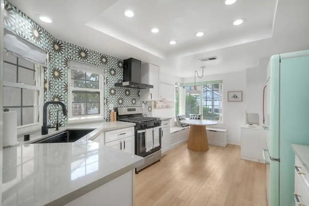 6817 Watercourse Dr - View 4