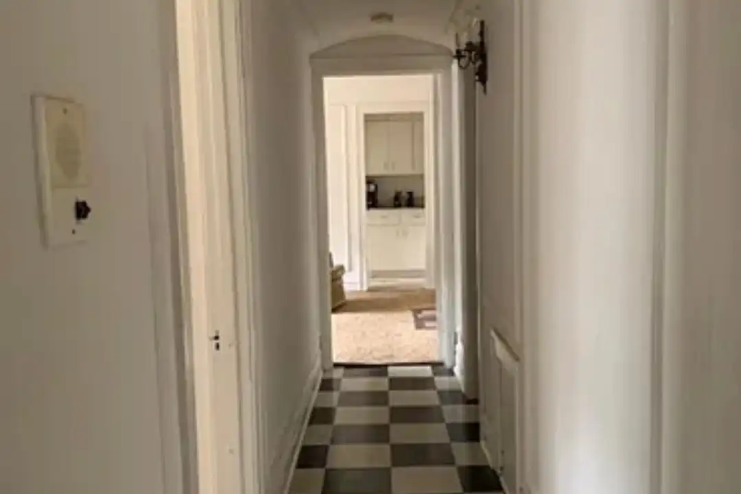 2218 N Summit Ave unit 200 - View 2