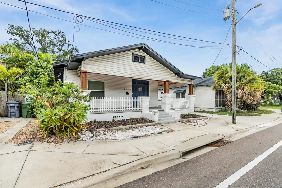 2321 W Green St - View 3