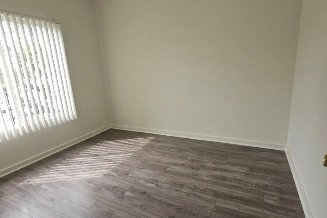 828 S Glendale Ave unit 11 - View 4