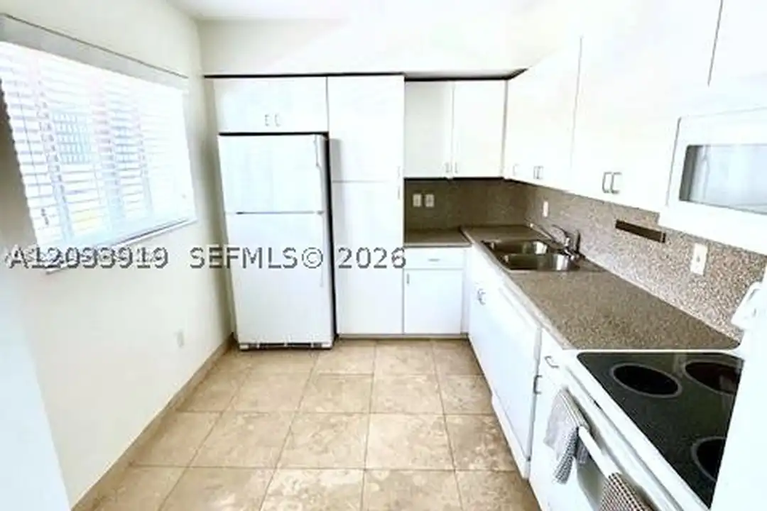8888 Collins Ave unit 314 - More