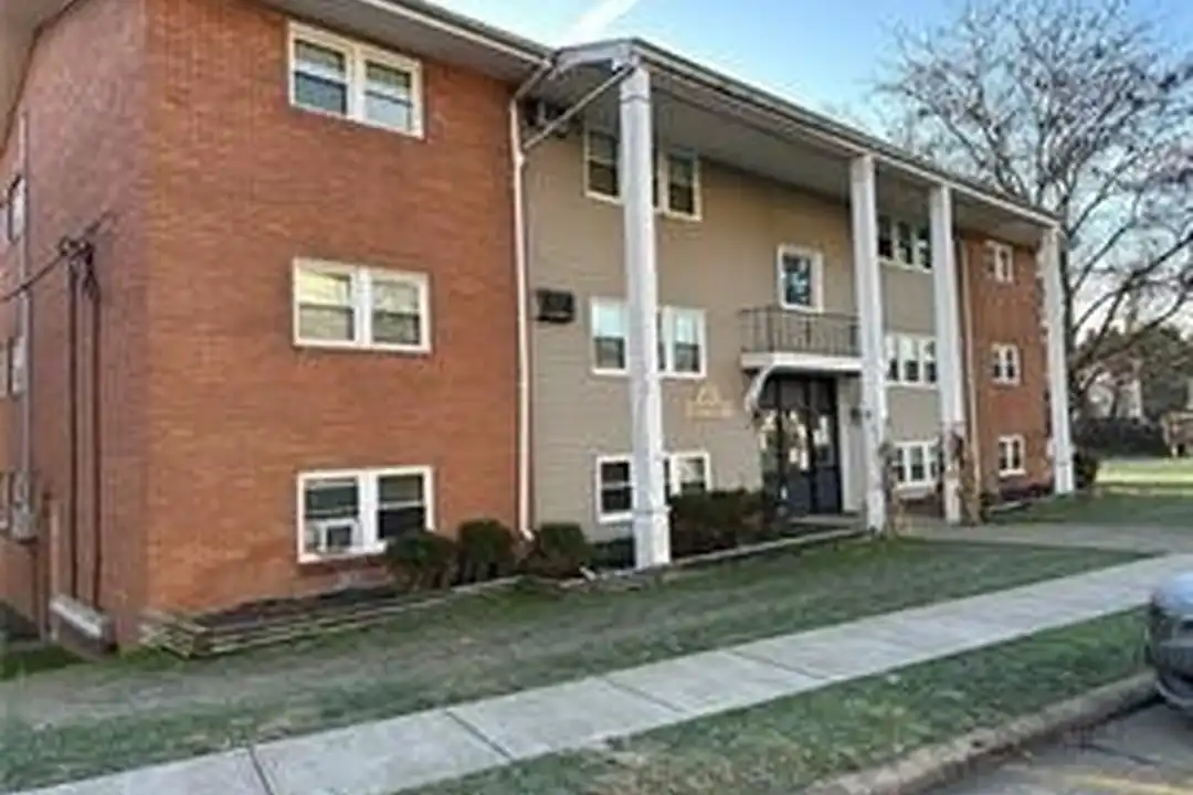 640 Lakeside Dr unit 8 – photo 1 of 5