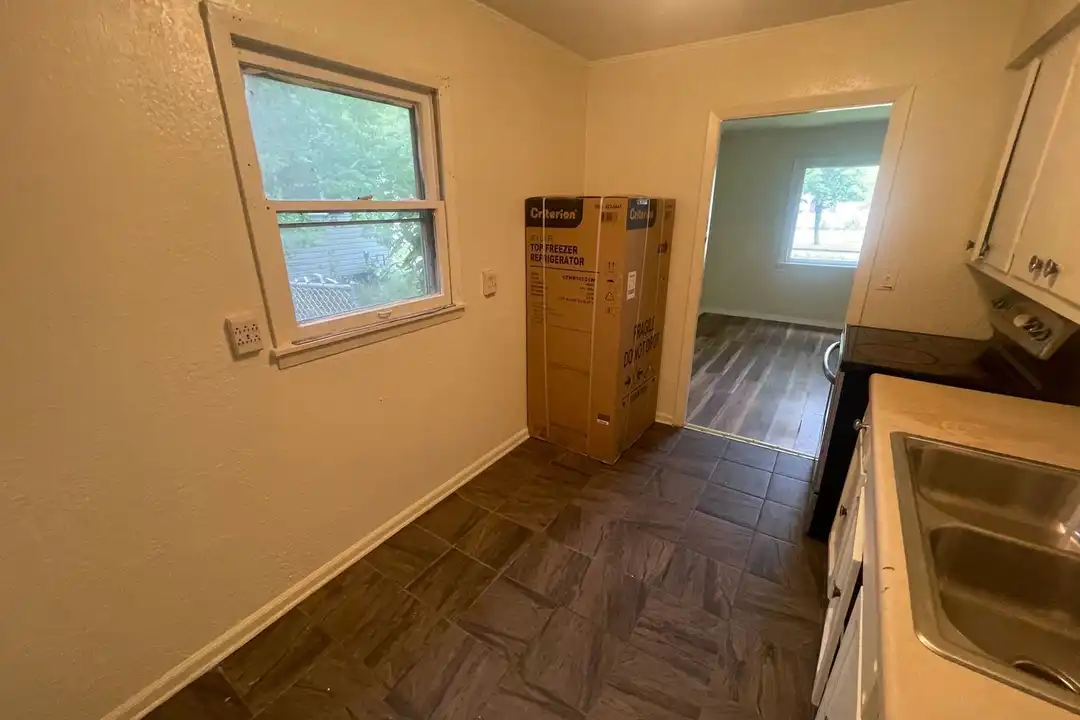 6110 N 39th St - View 2