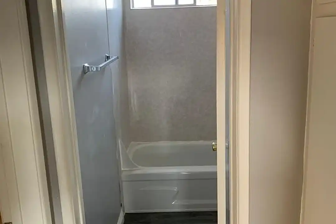 5715 N. Vista St. - View 4