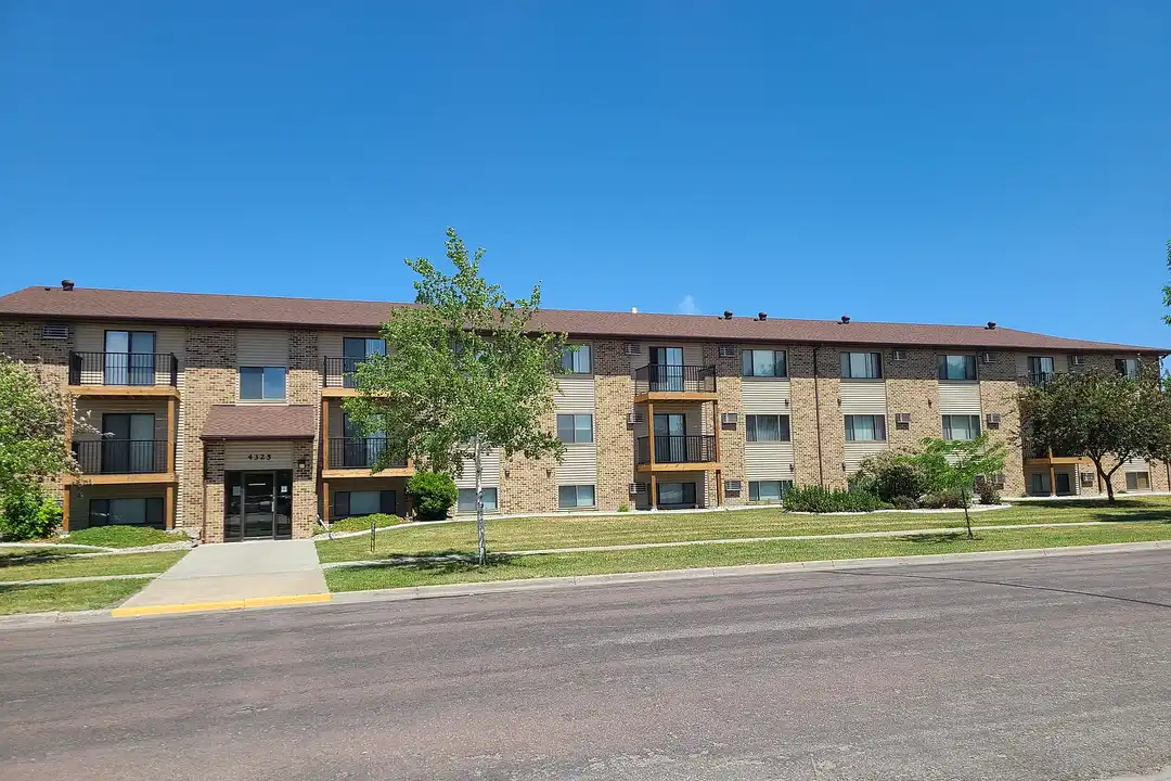 4325 Green Apartments – photo 1