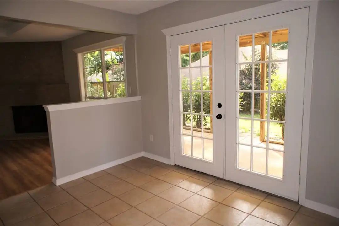 1138 Kensington Ct - View 3