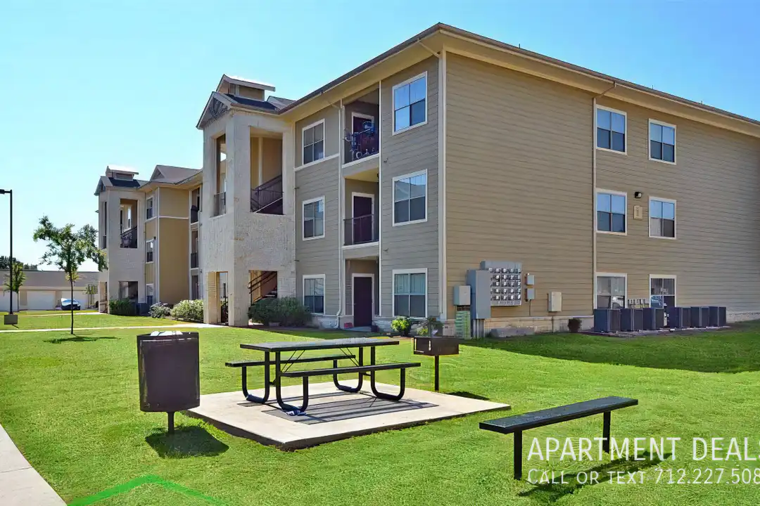 211 Knox St - View 6