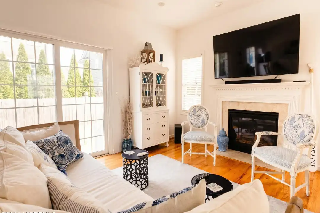979 Ocean Ave - View 2