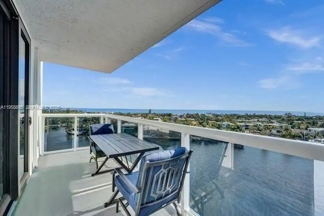 Apartment in Miami - View 2