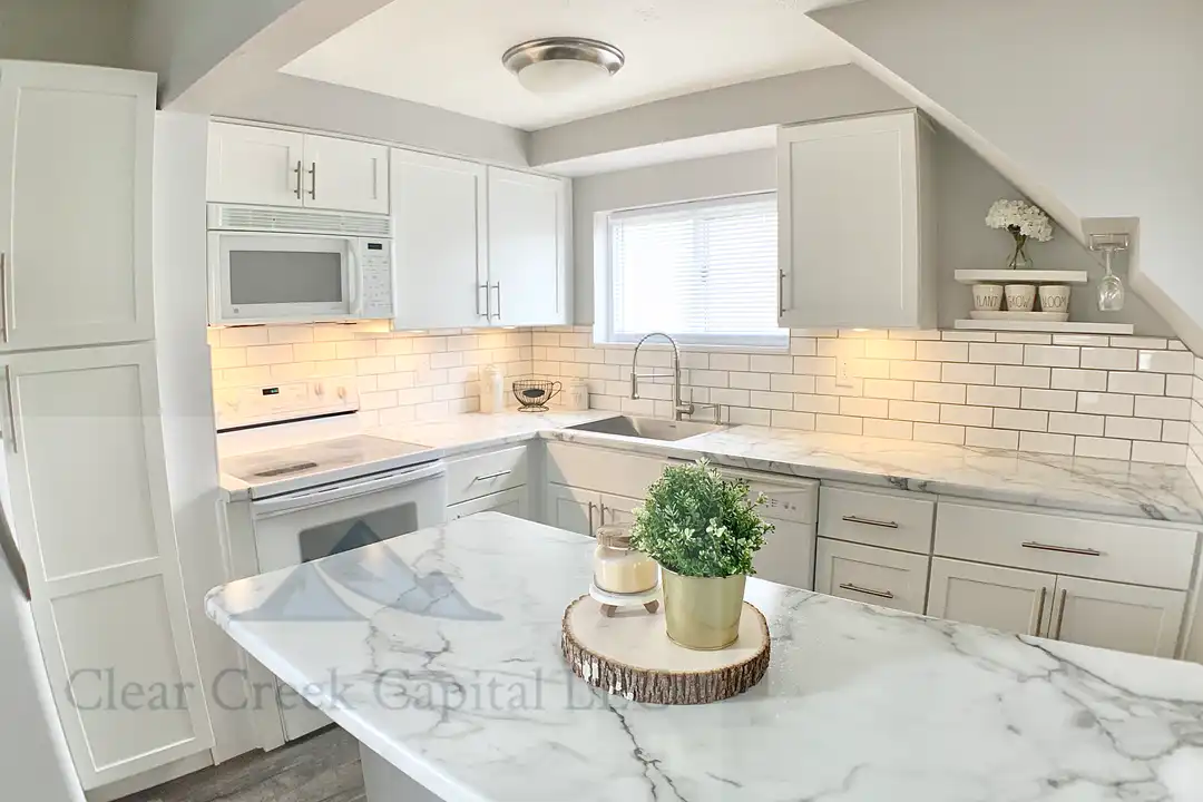 502 Chartiers Ave unit B – photo 1 of 10