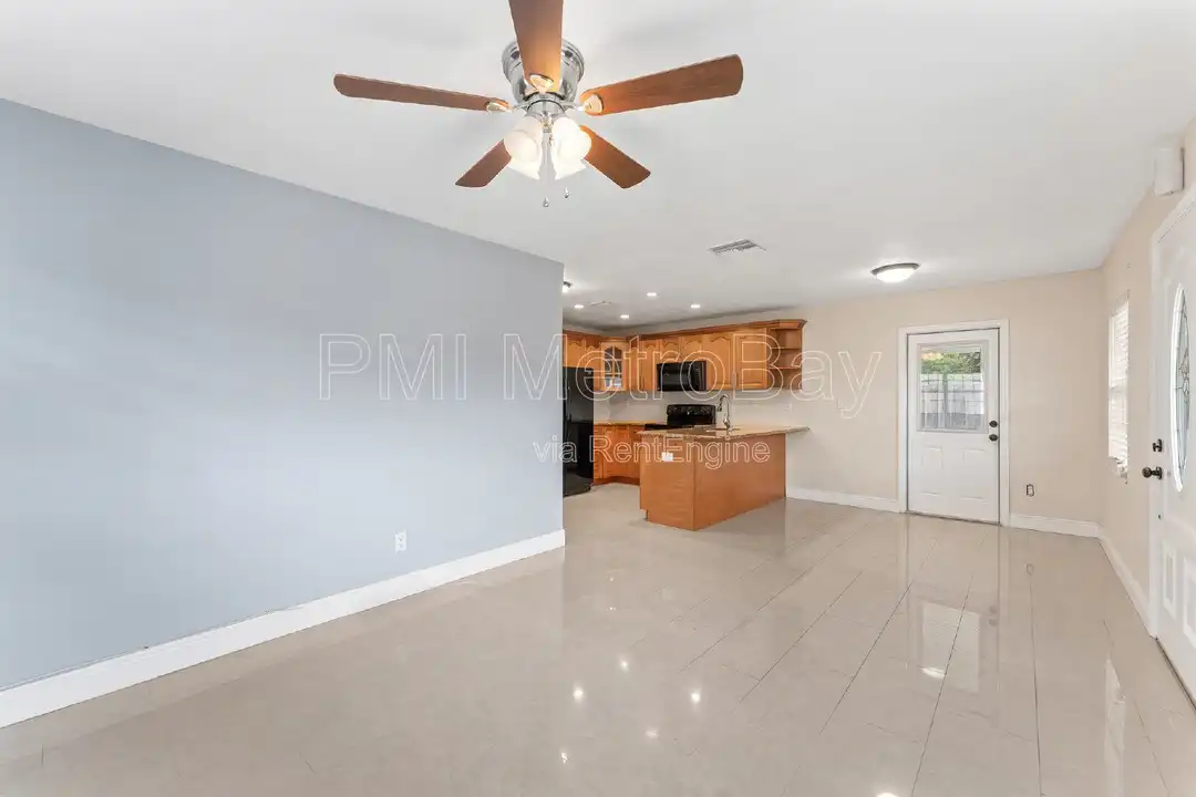 4312 W Nassau St – další