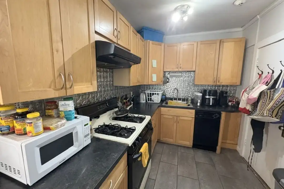 130 Sutherland Rd unit 7 - View 5