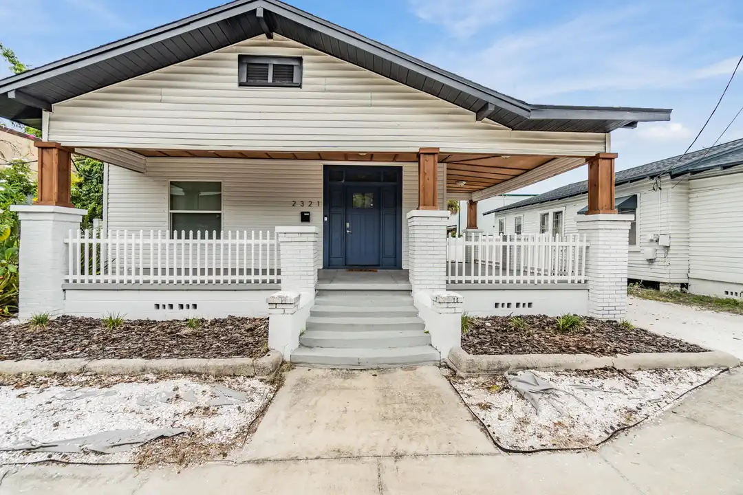 2321 W Green St - View 2