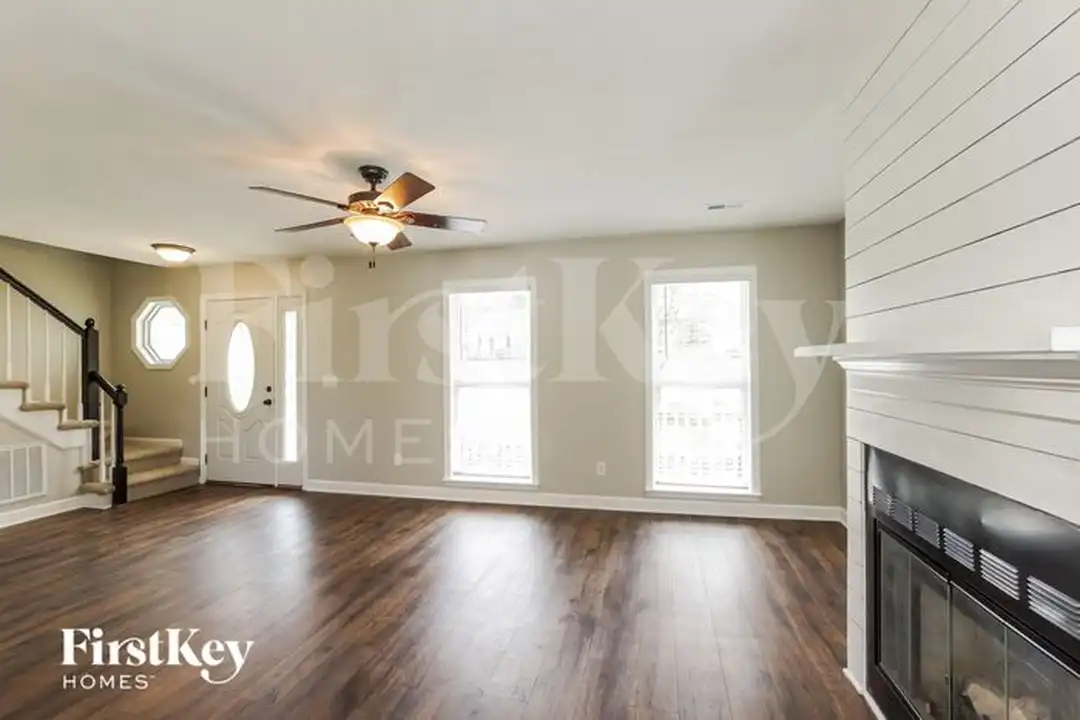 1703 Glenn Meade Dr - View 2