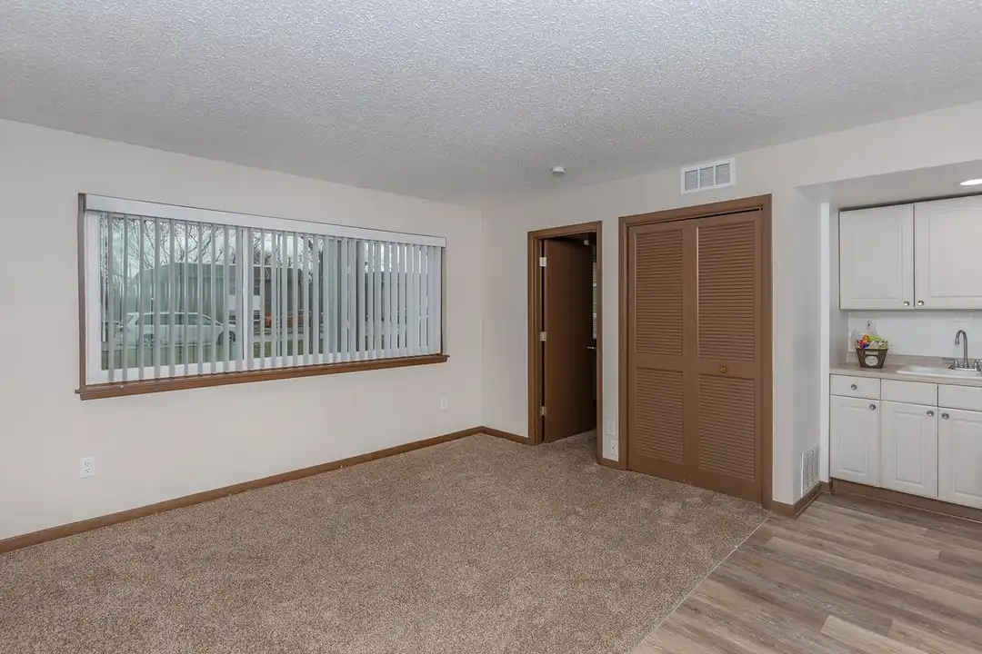 3540 N Main St unit 3515 N Main Street Apt 1 - View 6