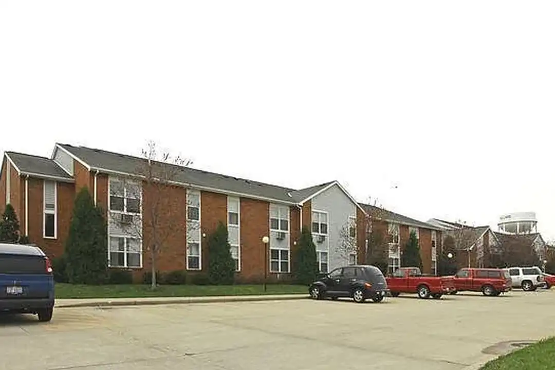 Huron Manor Apartments – photo 1 of 2