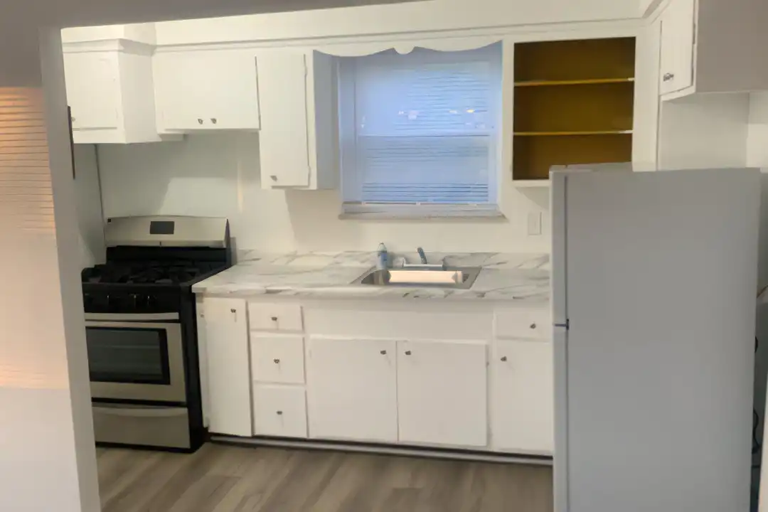 33170 Aurora Rd unit 9 – photo 1 of 8
