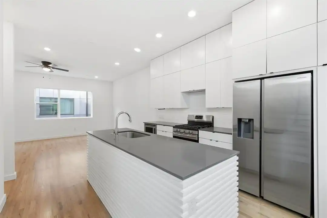 427 W 10th St #502 - View 3