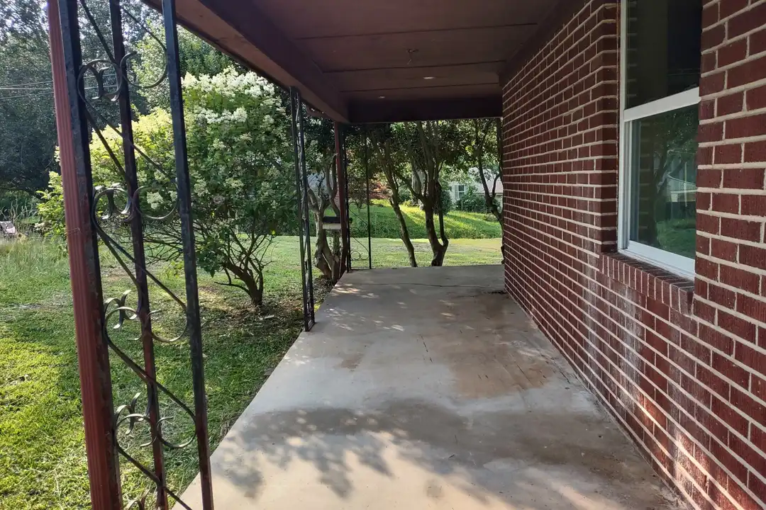 161 S Pine St - View 2