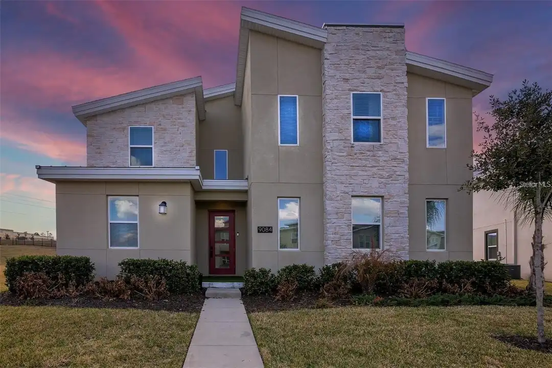 House in Davenport - View 2