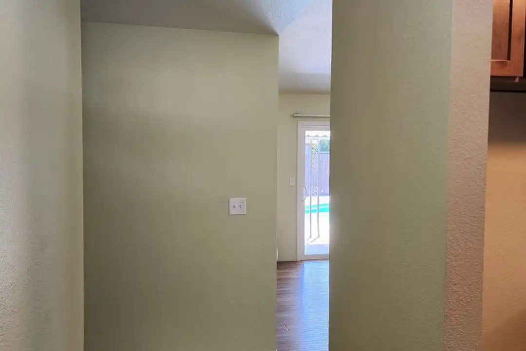1712 Applegate Dr - View 2