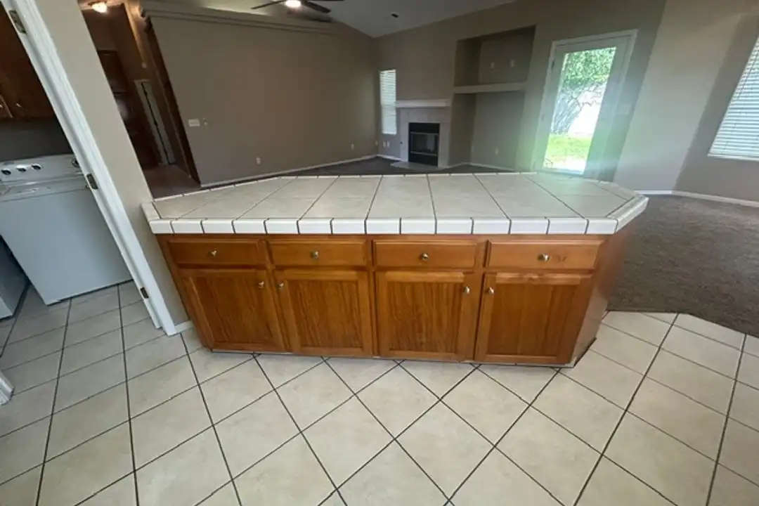 2744 W Ceres Ct - More