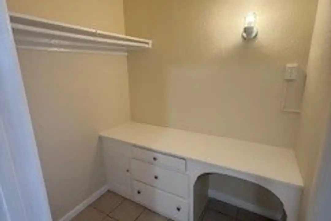 2175 Chestnut Ave unit 4 - View 5