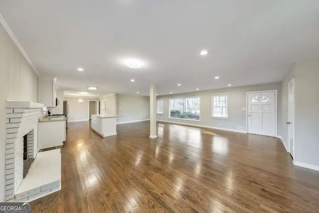 909 Rosedale Dr - View 6