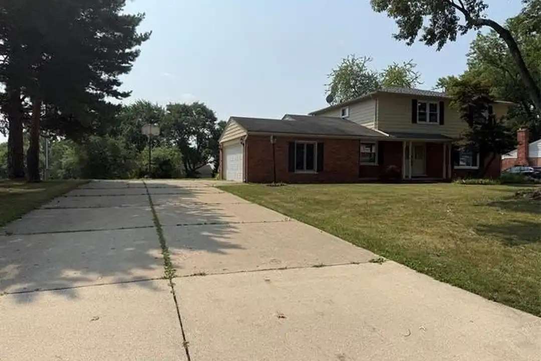 4803 Thorntree Dr – photo 1