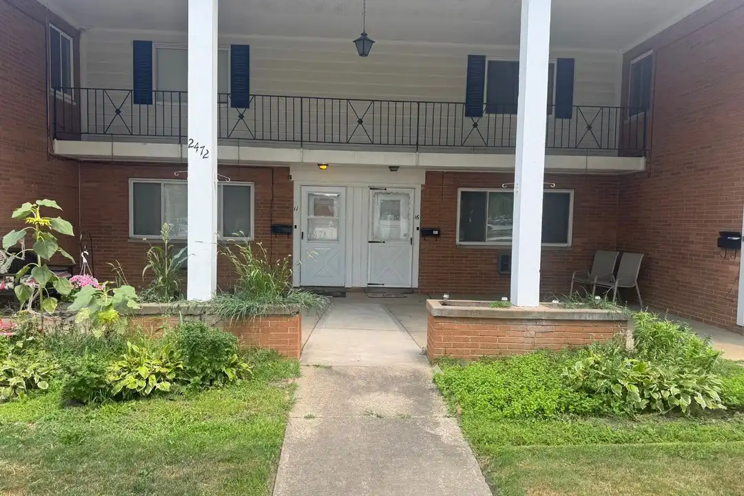2472 Warren Pkwy unit 17 – photo 1 of 36