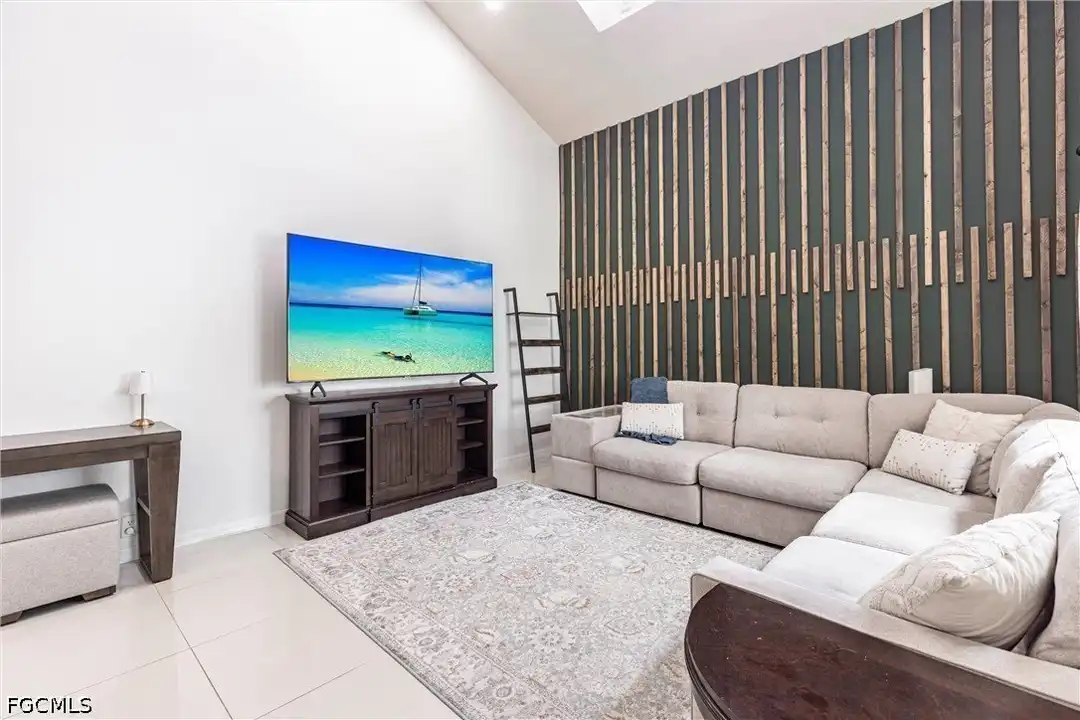 Apartment in Fort Myers - View 5