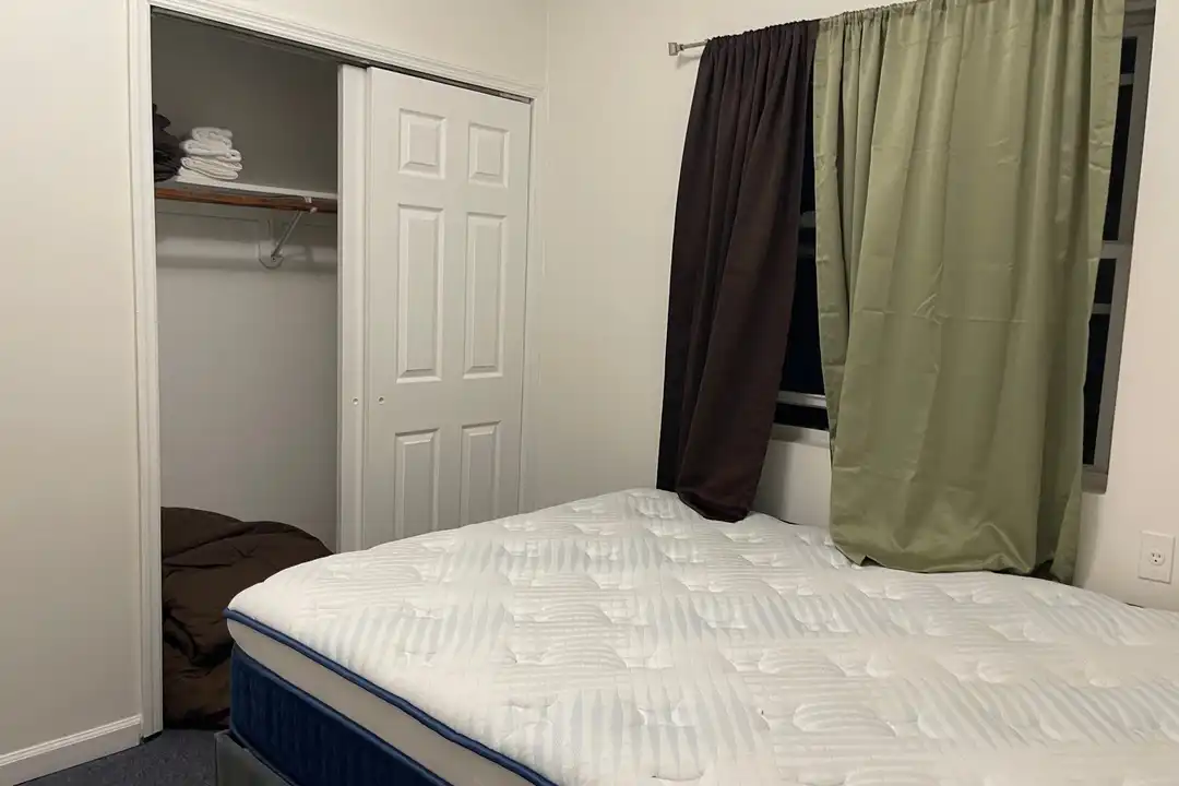 176-12 132nd Ave unit 2nd floor – photo 1 of 10