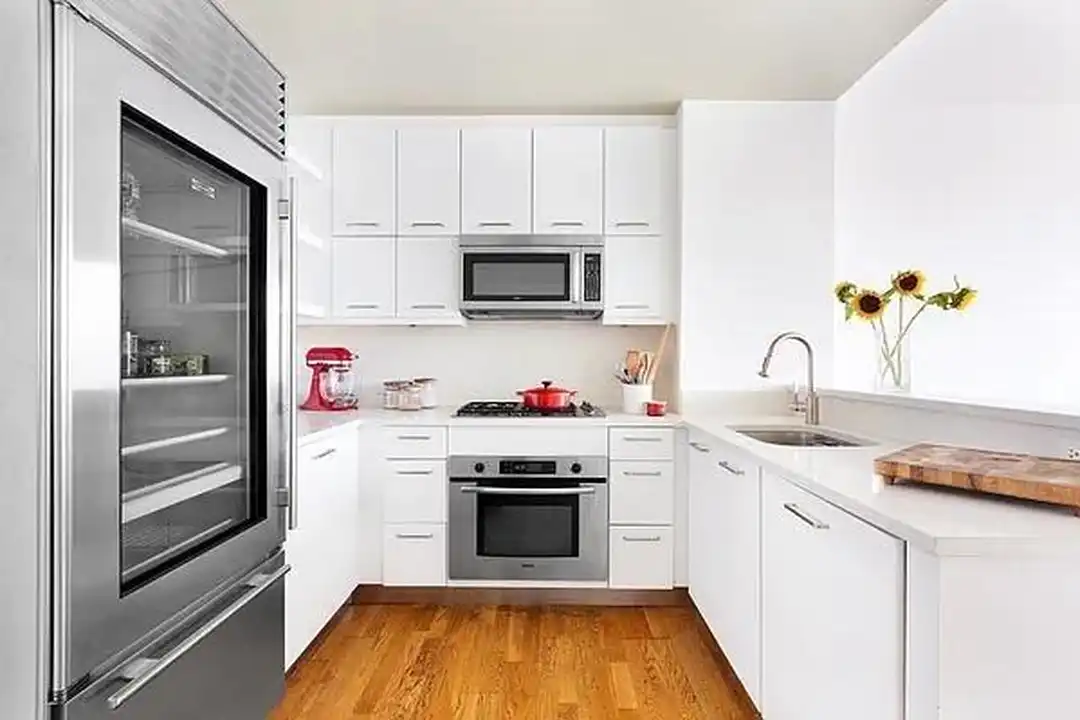 635 W 42nd St unit 17D - View 2