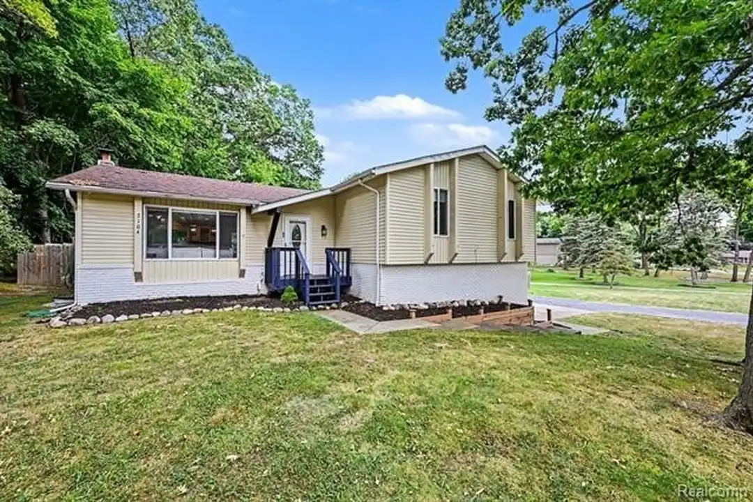 2104 Highfield Rd – photo 1