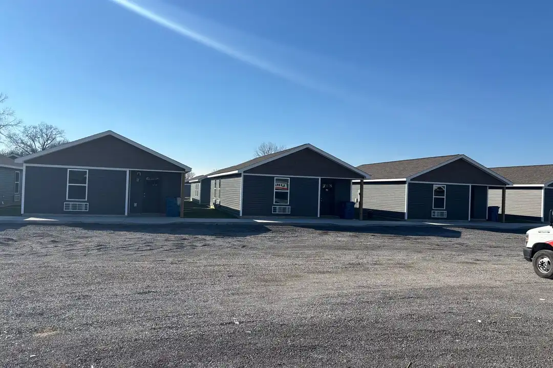 1300 W Mar-Elm St unit 501 Redwood Dr. – photo 1 of 4