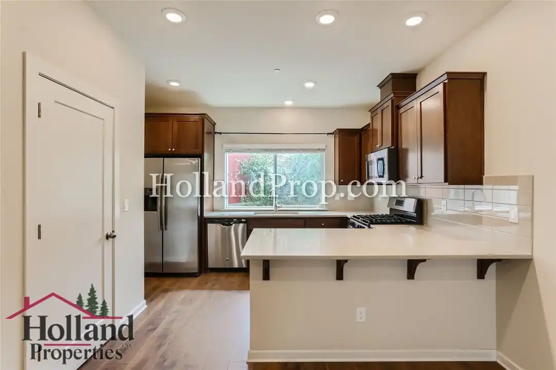 472 NE Patricia Ann Pl - View 4