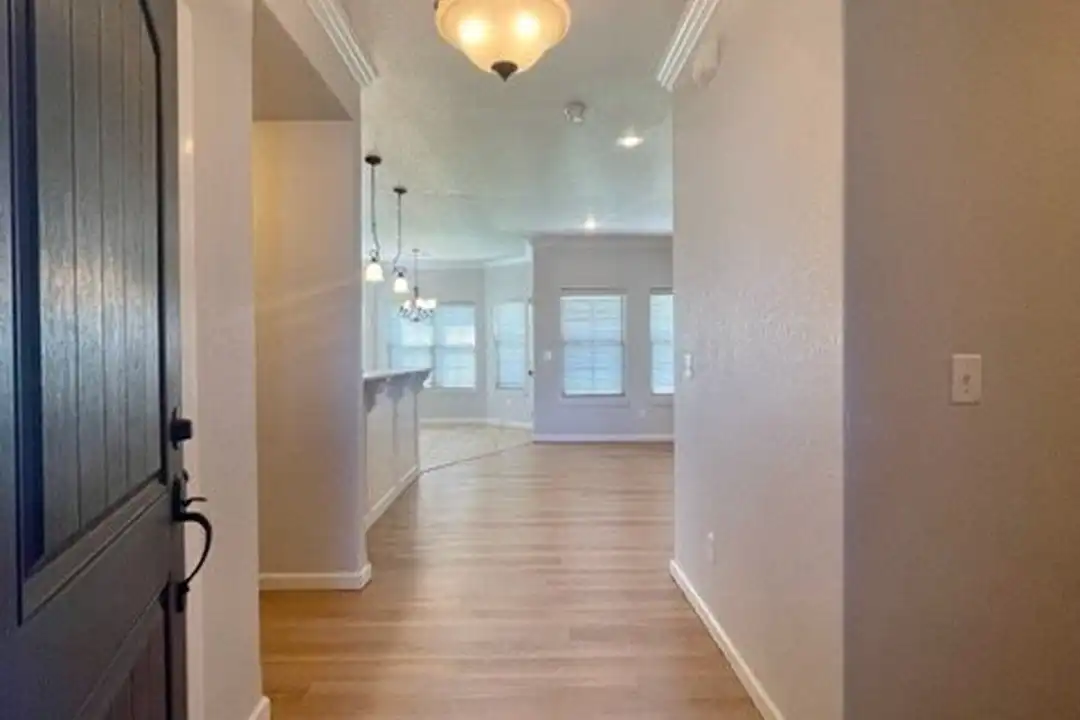 1053 Tarah Knolls Cir - More