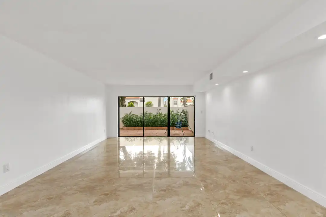 Apartment in Aventura - View 5