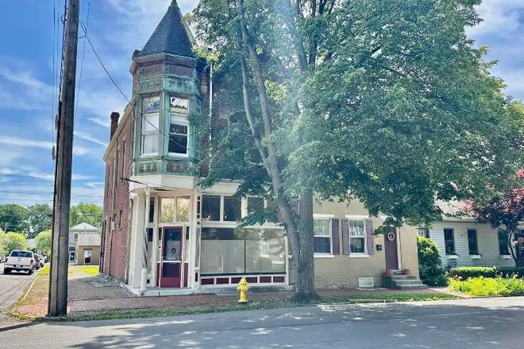 401 S 4th St – photo 1 of 24