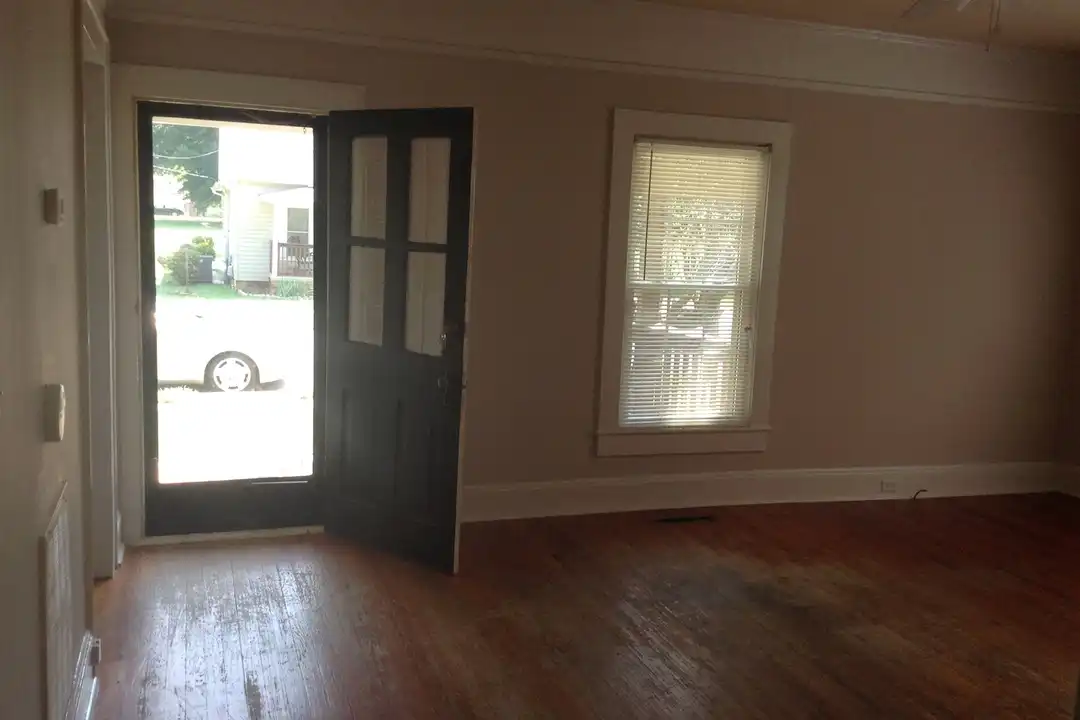 221 Ross St - View 3