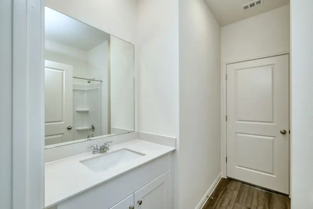 209 Stonebrook Dr - More