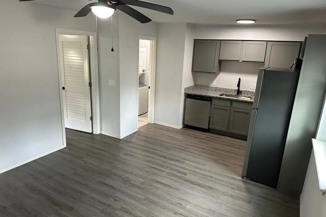 1201 Backus Ave unit #F - View 3